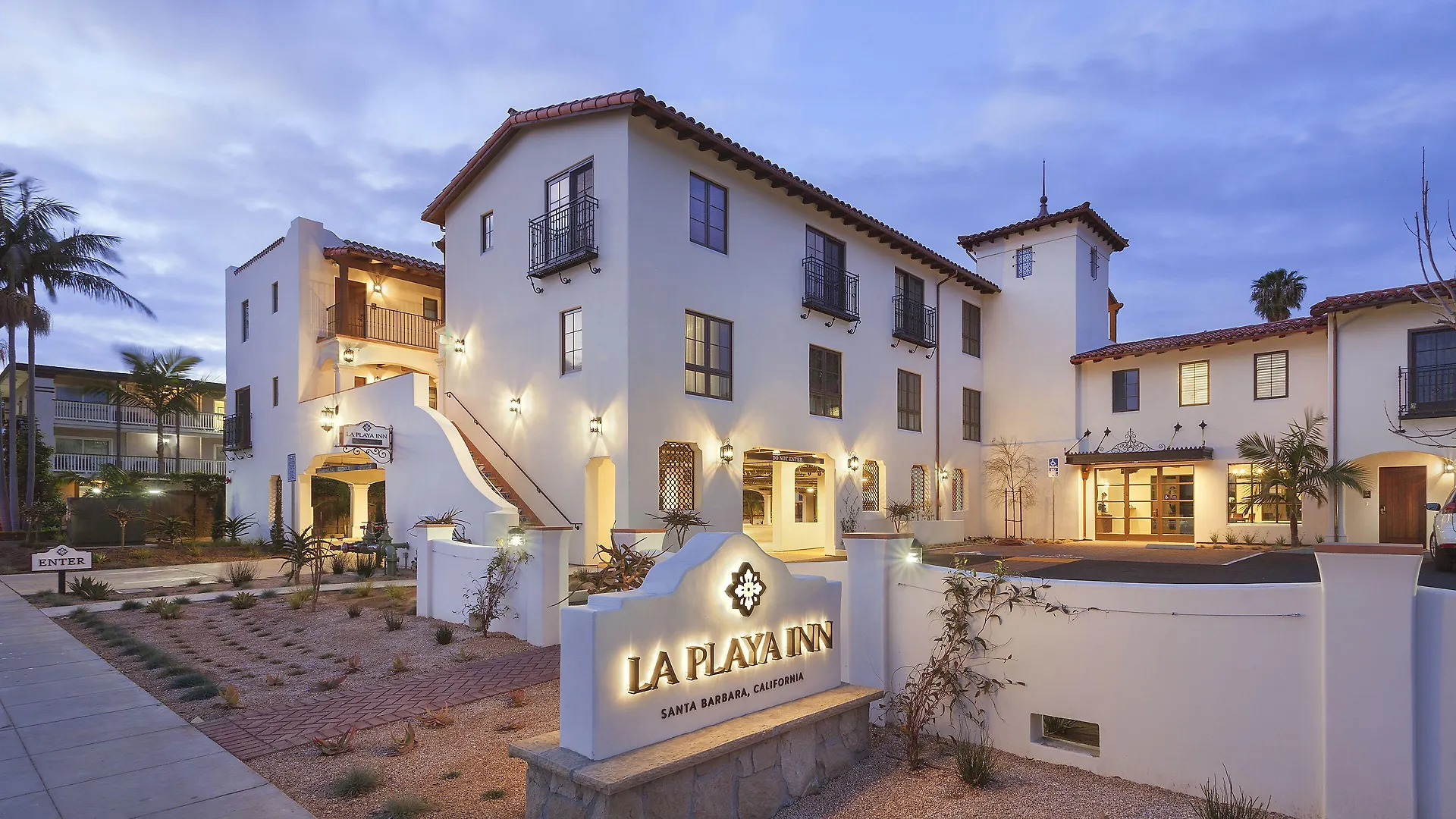 9 Budget Hotels in West Beach, Santa Barbara That Deliver