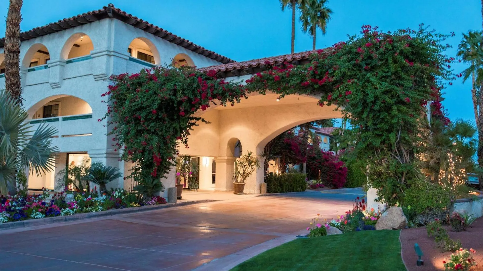 5 Business Hotels in Downtown Palm Springs That Stand Out
